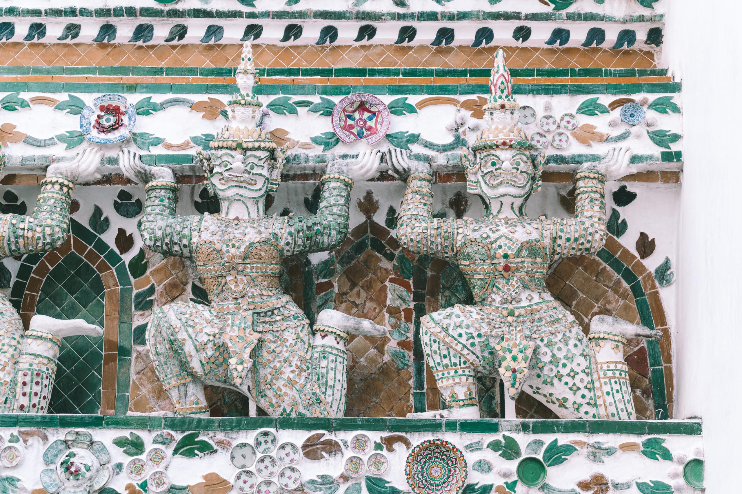 Figures at Wat Arun