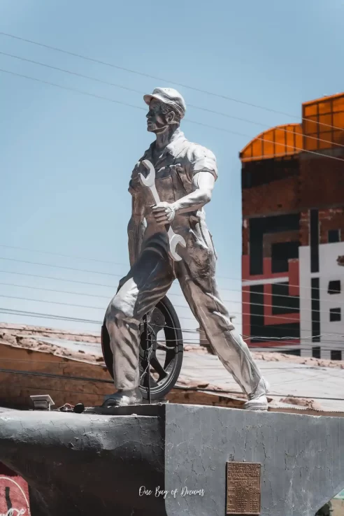 Statue in Uyuni